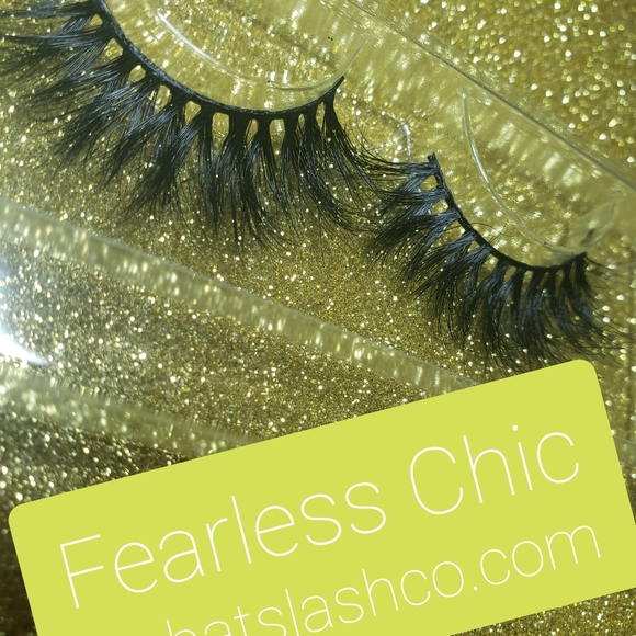 Lashes - Picture 7 of 8